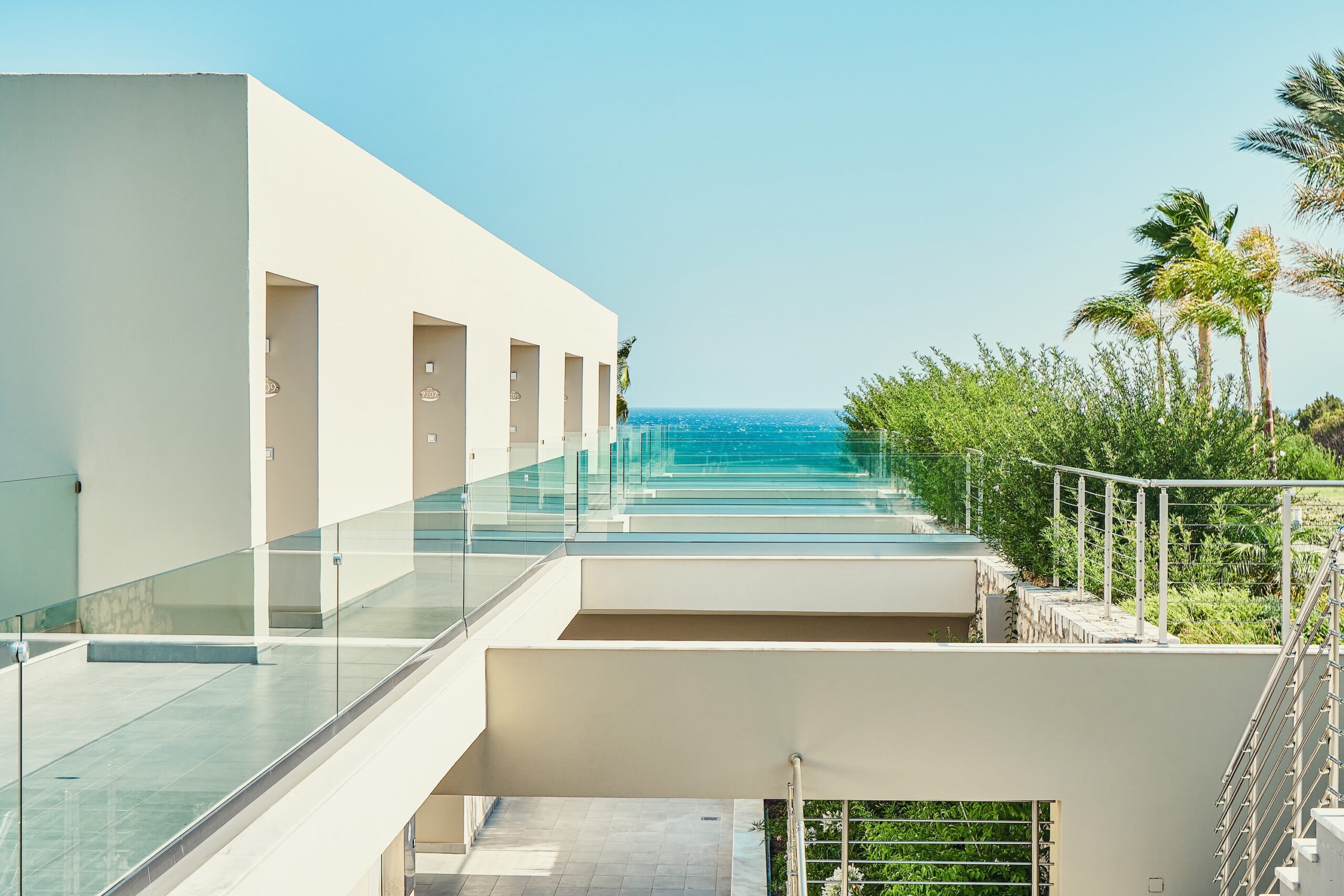 Modern property near estate - ALT: "Real
